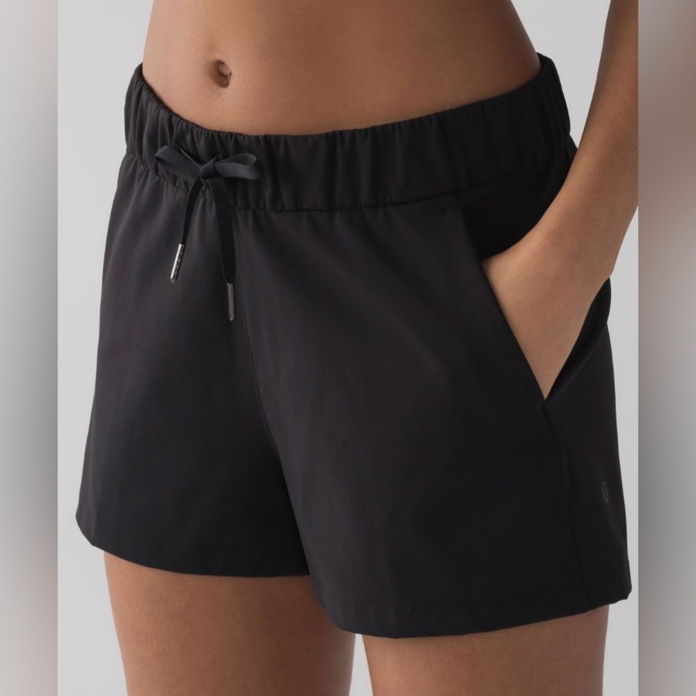 Lululemon On The Fly shorts black